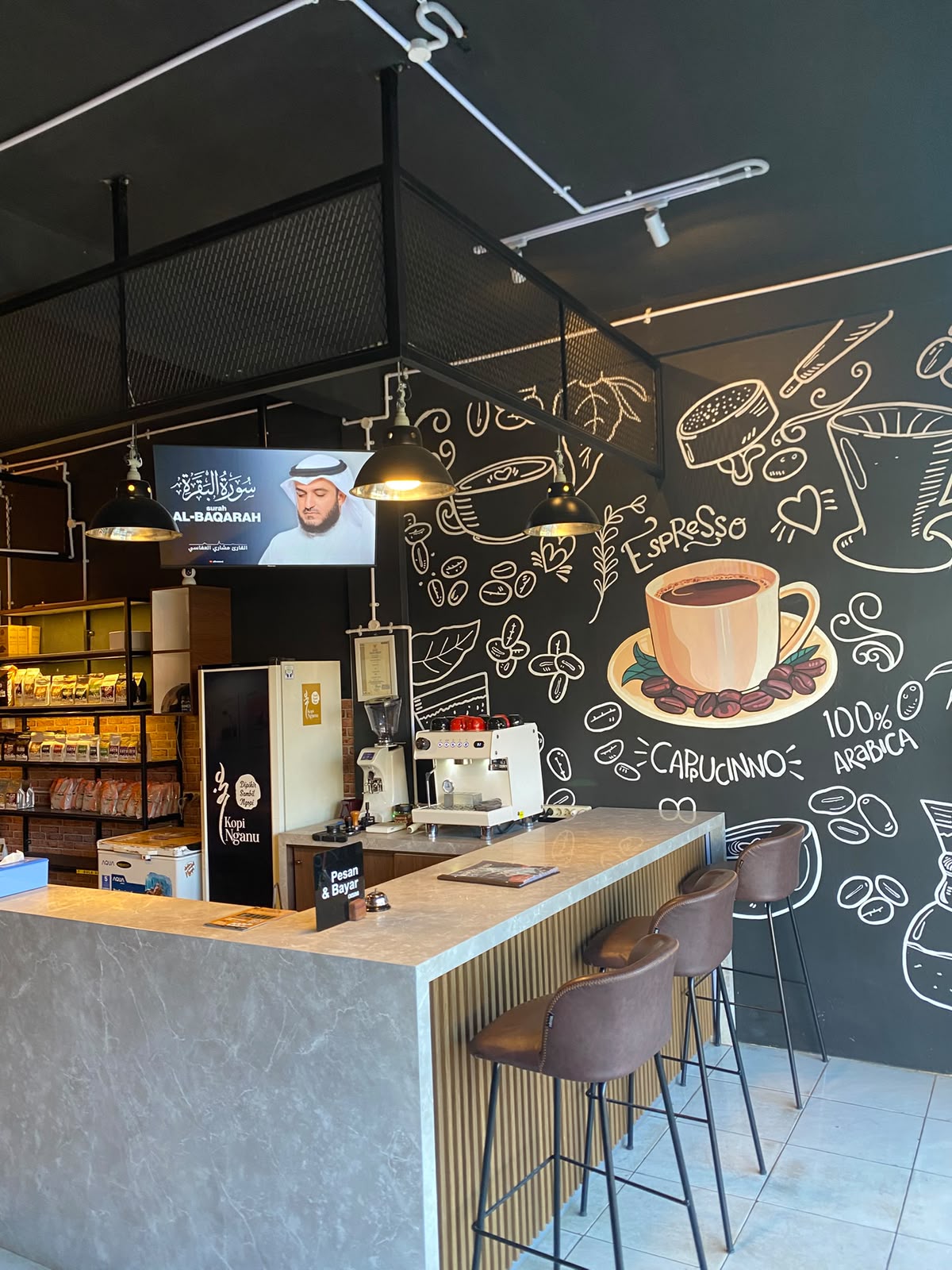 Suasana dalam roastery dan toko Kopi Nganu Indonesia